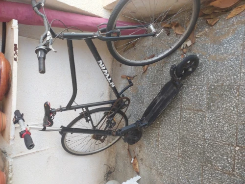 Trottinette electrique et vélo