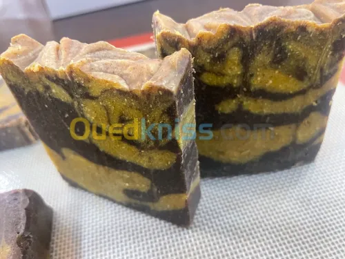 صابون الخروب والكركم الطبيعي + زيت الشيح العطري Savon naturel Carob - Curcuma + huile d armoise