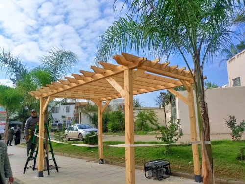 Pergola en bois rouge