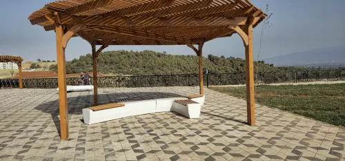 Pergola en bois rouge circulaire 
