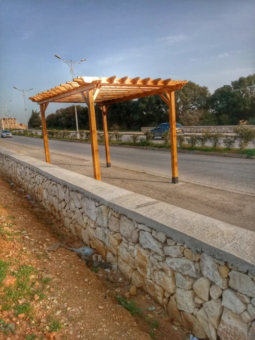 Pergola en bois rouge