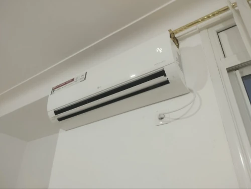 Installation climatiseur chargement gaz avec tirage au vide