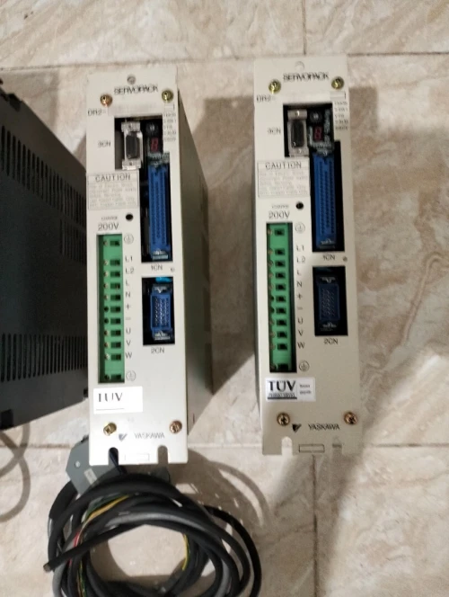 Servopack /Servomoteur yaskawa /OMRON