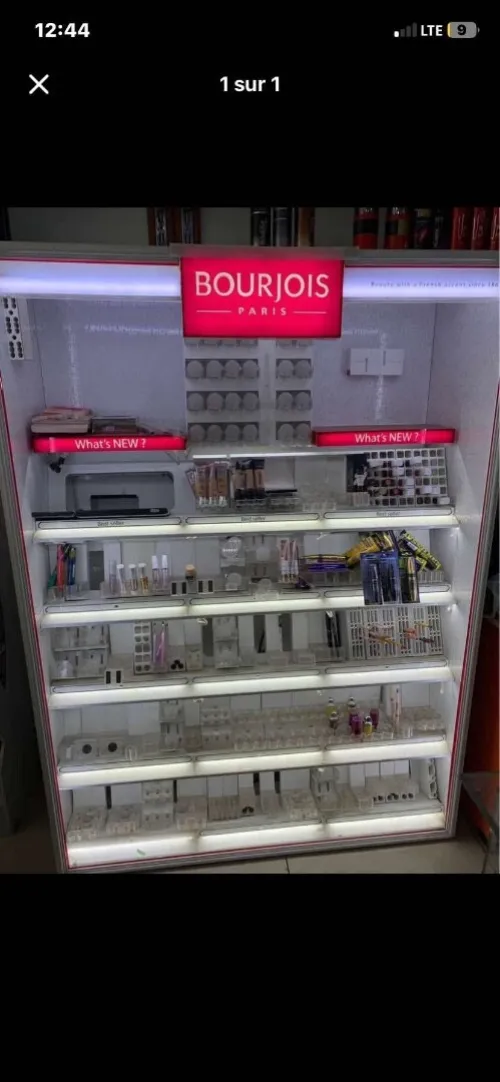 Présentoir maquillage cosmétique 