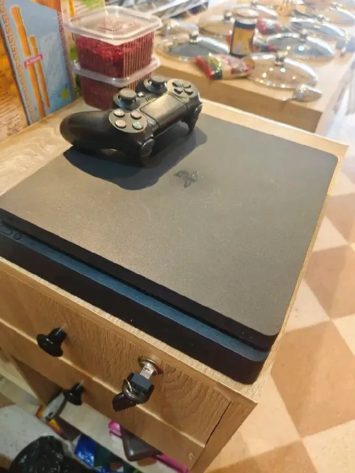 Play Station 4