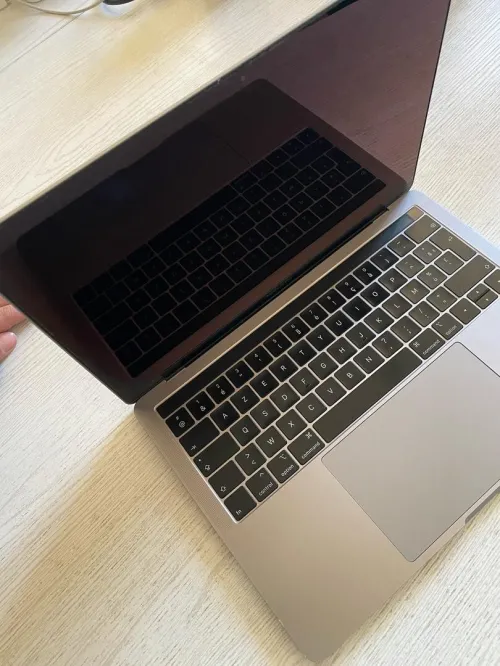 MacBook Pro 2019 i5 08GB 128SSD TouchBar 13"