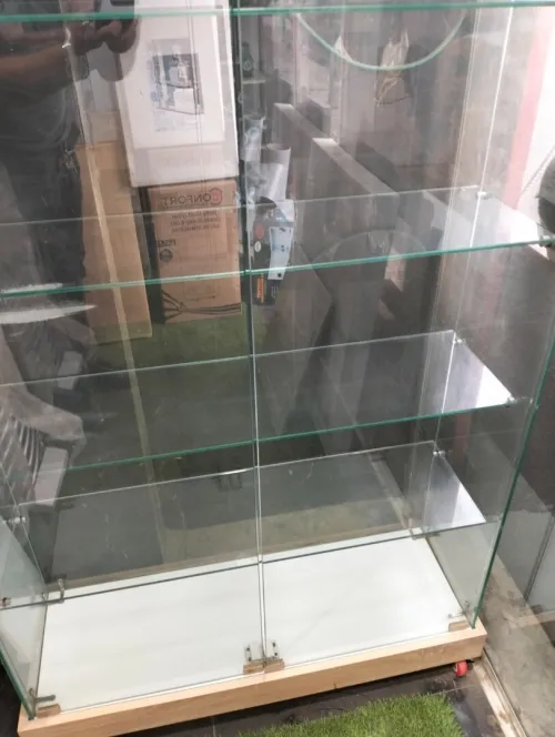 Vitrine Présentoir en verre 