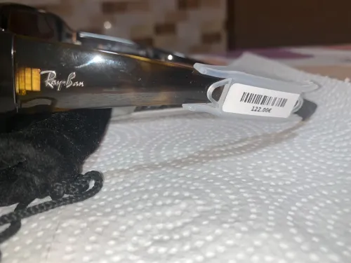 Lunette de soleil pour femme marque Ray Ban