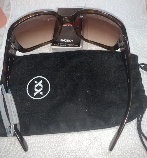 Lunette de soleil pour femme marque Ray Ban