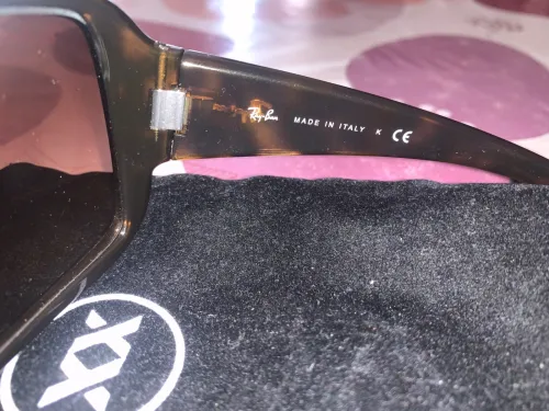 Lunette de soleil pour femme marque Ray Ban