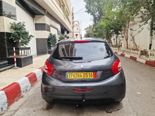Peugeot 208 2015 Silver Line