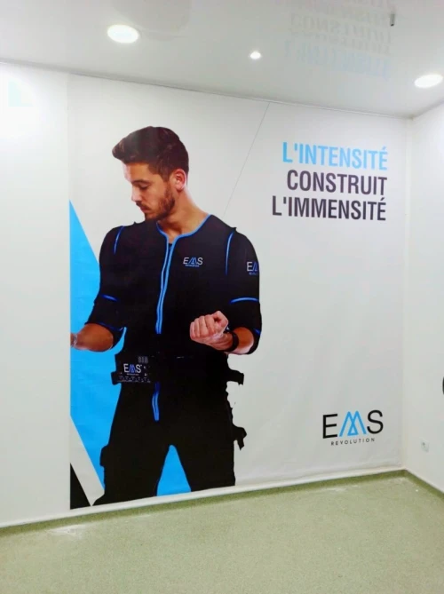 Conception impression & pose autocollant bâche one way & façades