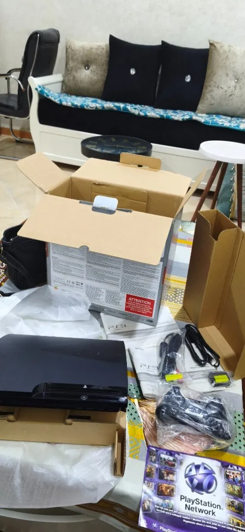 ps3 slim cartone jamais utilisé pour collection