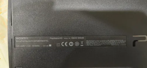 ps3 slim cartone jamais utilisé pour collection