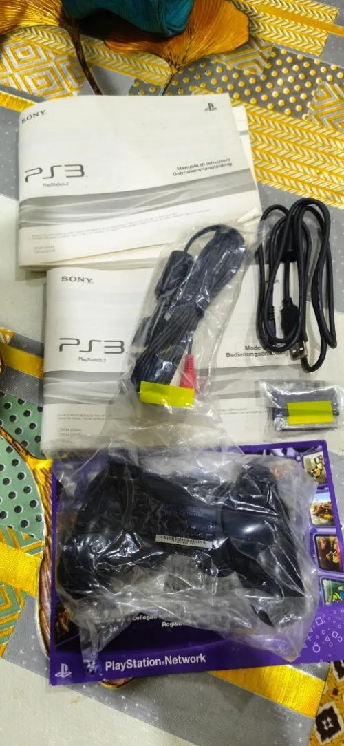 ps3 slim cartone jamais utilisé pour collection
