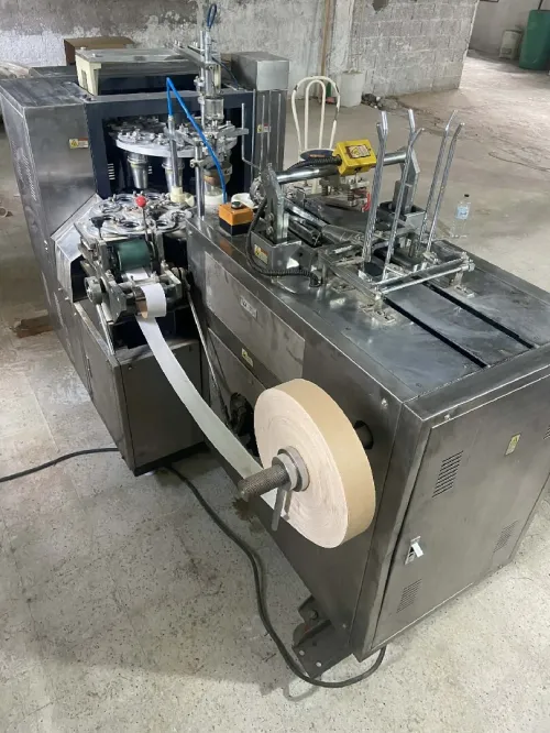 Machine gobelets