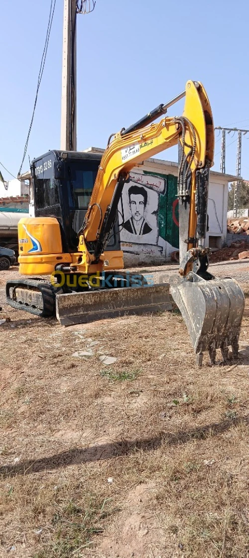 Location mini pelle كراك ميني بال