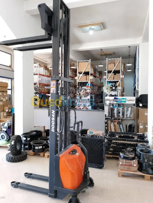 Gerbeur semi électrique Doosan 