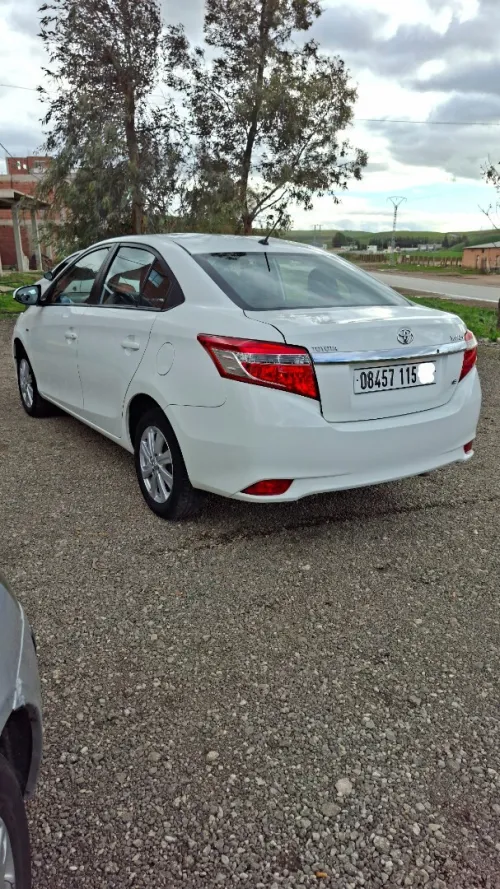 Toyota Yaris Sedan 2015 Play