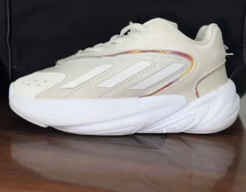 Basket adidas ozelia white 