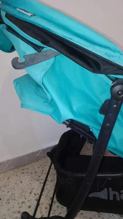 عربة اطفال بحالة ممتازة للبيع hauck