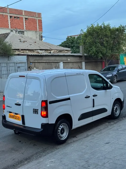 Fiat Doblo 2025 3 places