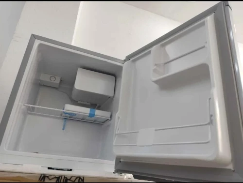 Description:  Refrigerateur mini bar Raylan  : 48L La couleur : blanc