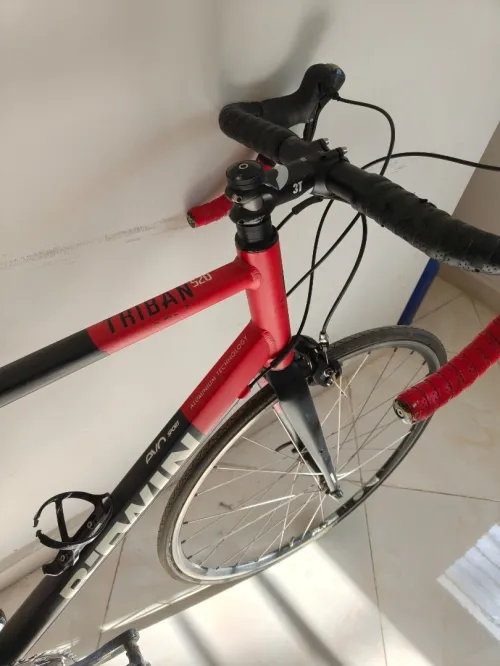 Vélo de route cyclotourisme Btwin triban 520