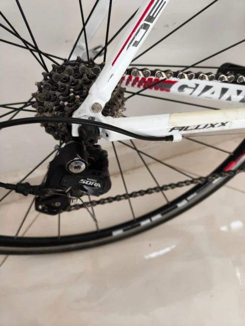 Vélo de route giant neuf taille ML 56