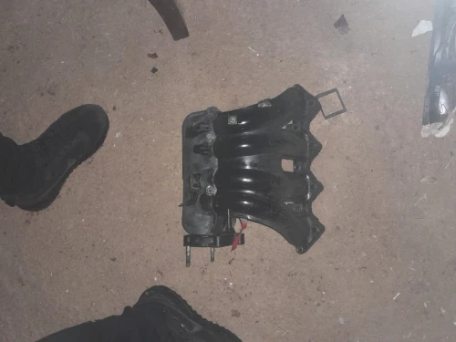 مشعب السحب (Intake Manifold)