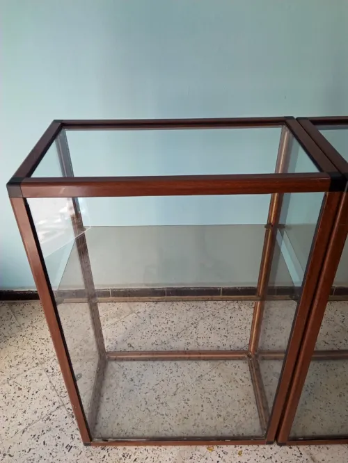 2 présentoirs