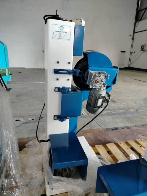Machine de filetage pour manches à balai et frottoir 