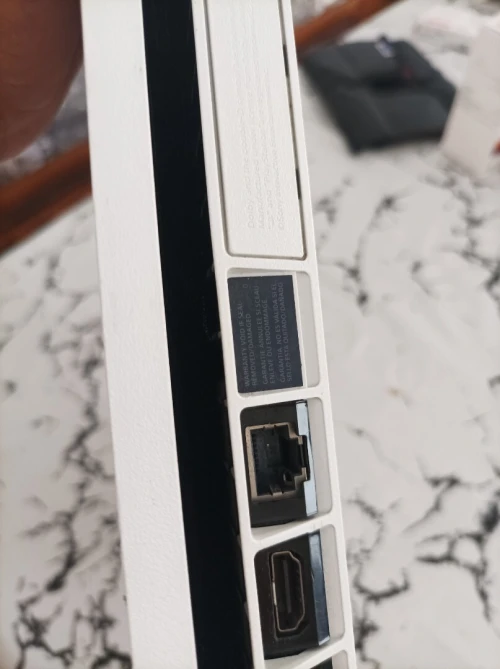 Playstation 4 flaché