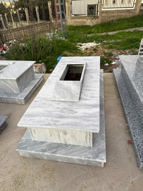 Tombe en marbre