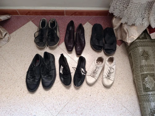 SOMMIER,  chaises , vêtement, chaussures