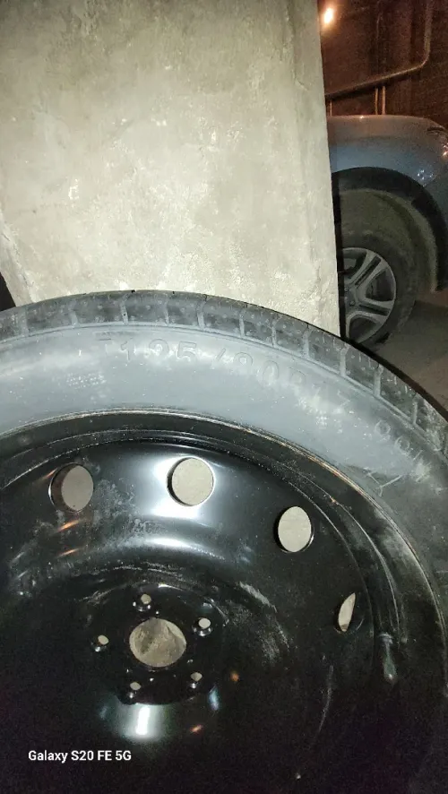 Roue de secours volkswagen tharu