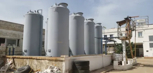 8 citernes métalliques couvertes avec une résine spéciale 12000 L x 8