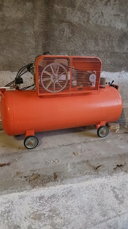 2 deux compresseur D'air a vendre lieu Béjaïa Sidi Aich