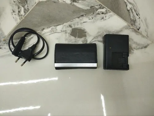 Camera Sony Cyber-shot T77 compact camera 