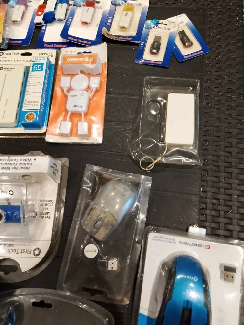 Plus de 100 Article  :Electricité -Plomberie-Quincaillerie-Coiffure 