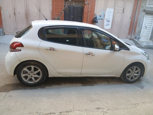 Peugeot 208 2016 Access Facelift