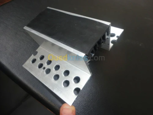 couvre joint et joint de dilatation