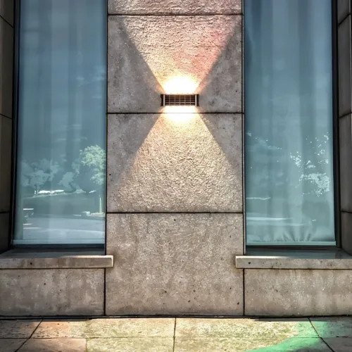 Projecteur Solaire Étanche IP65 pour Jardin et Terrasse 