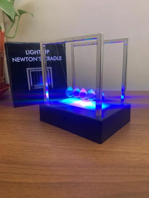 Balles d'Équilibre de Newton avec Lumières LED Colorées  كرات نيوتن المتوازنة بإضاءة ملونة