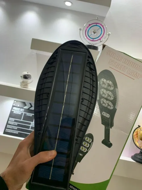 Lampadaire solaire étanche IP67 avec télécommande  مصباح خارجي