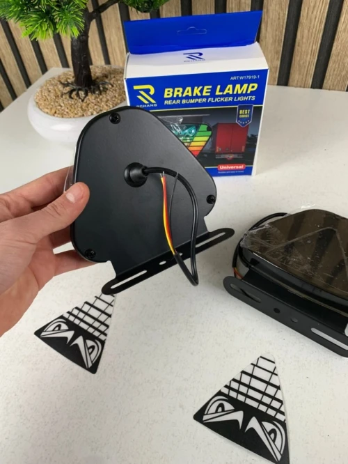 Set de 2 Feux Arrière LED Triangulaires Multicolores pour Véhicule