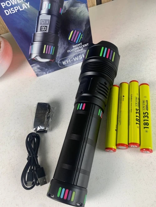 Lampe Torche LED Tactique  2000 Lumens avec Batterie Haute Capacité