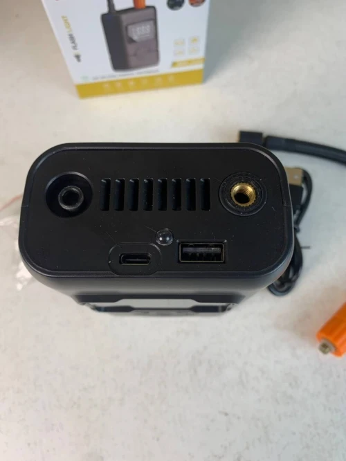 Gonfleur Électrique Portable  Manomètre Digital et Lumière LED