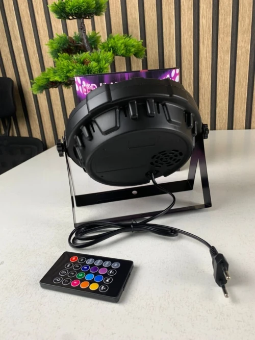 Projecteur LED RVB 36 LEDs pour Jeux et Fêtes  Télécommande Incluse