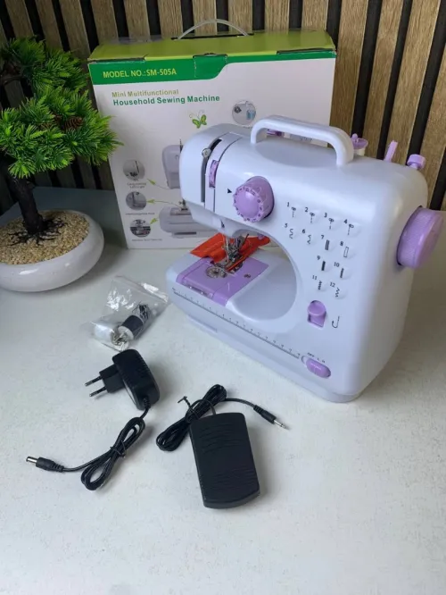 Machine à Coudre Compacte 12 Points  Double Vitesse avec veilleuse LED et Pédale